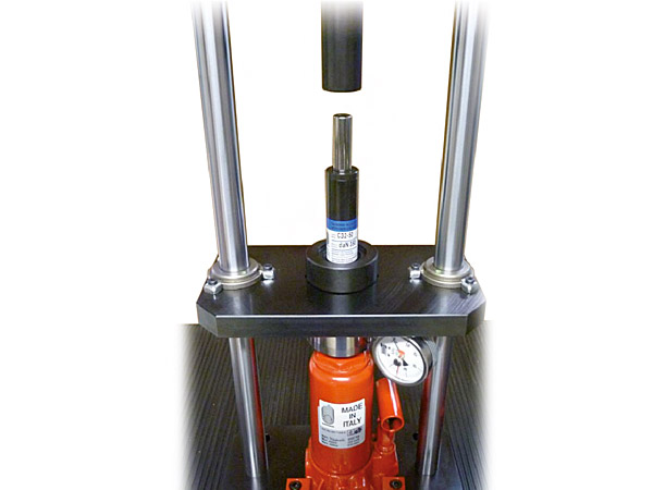 Device for the nitrogen gas springs initial load check 